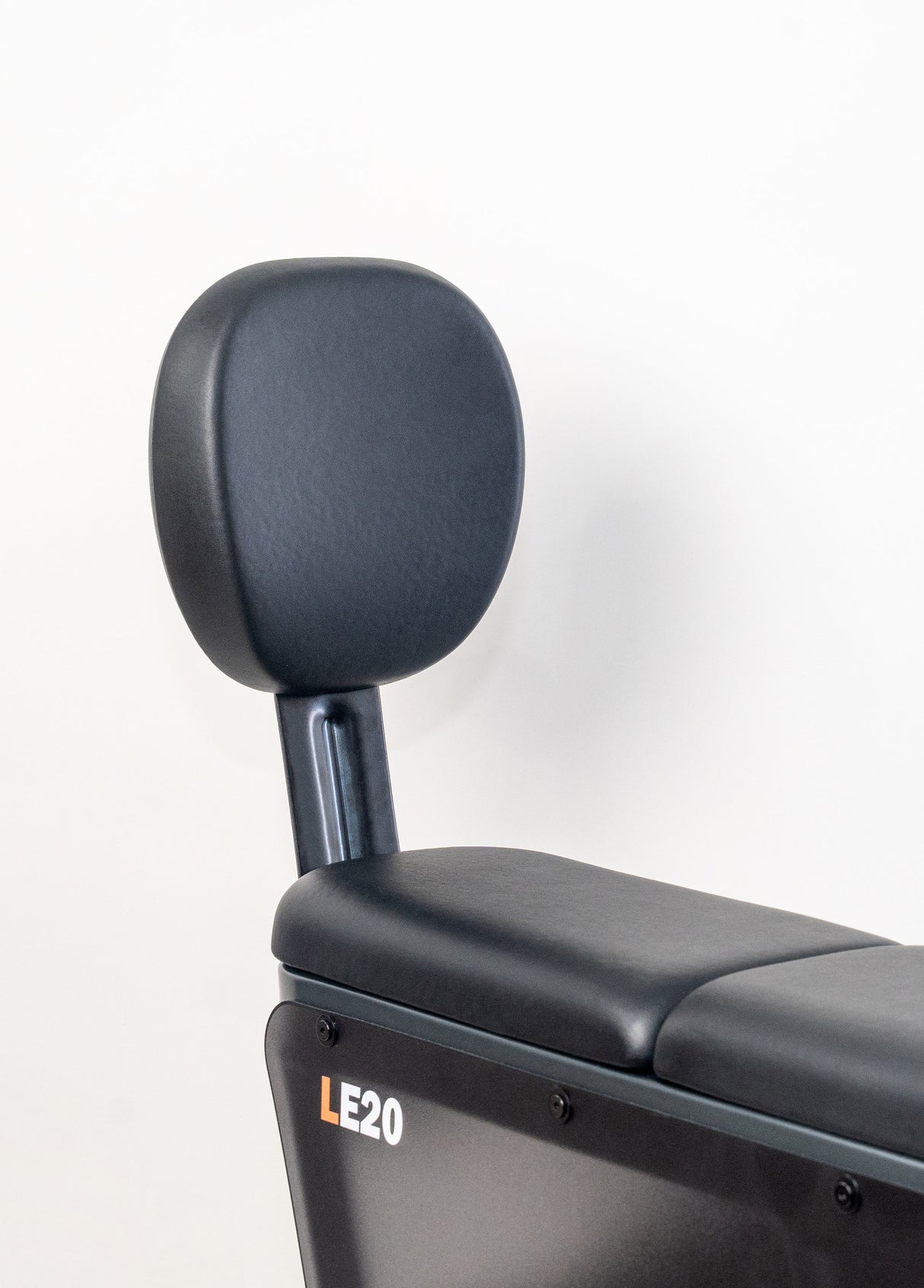 der Rückenlehne von LE20