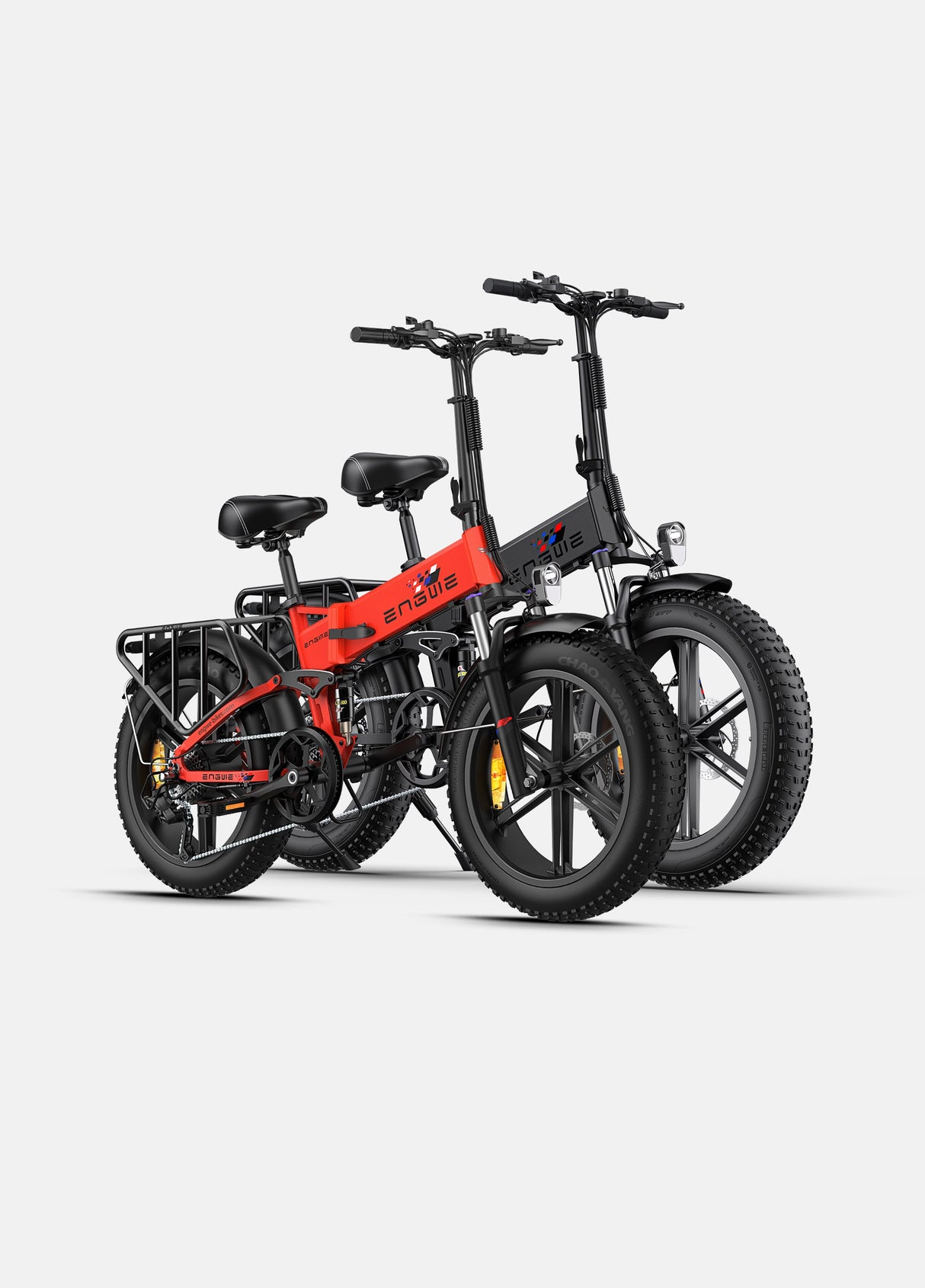 ein roter und ein schwarzer Engine x E-Bikes