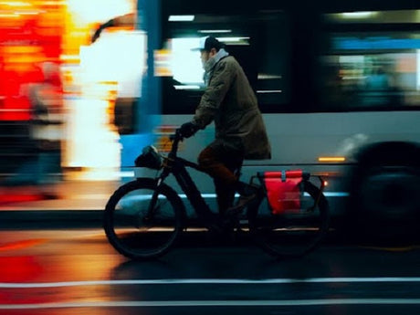 Ein Schnelles Electric Bicycle E Bike Beschleunigt Tägliche Arbeitswege
