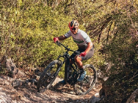 Top 8 E Bike Herren Mountainbikes für steile Berge und raues Gelände