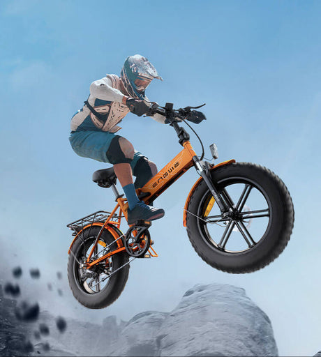 Eine Person, die das beste E-Bike