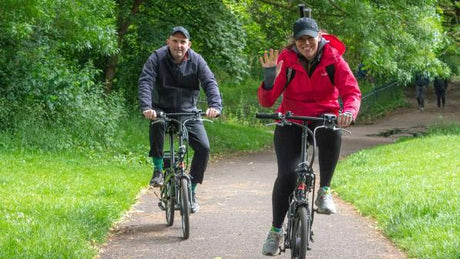 Agil und Leicht: Das perfekte Urban E-Bike mit Korb und App