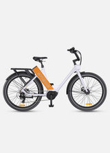 Ein weiß-oranges City-E-Bike Engwe P275 ST